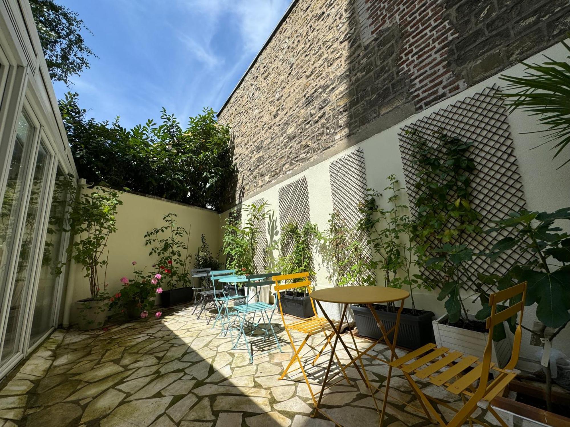 Hipotel Lilas Gambetta Paris Exteriör bild