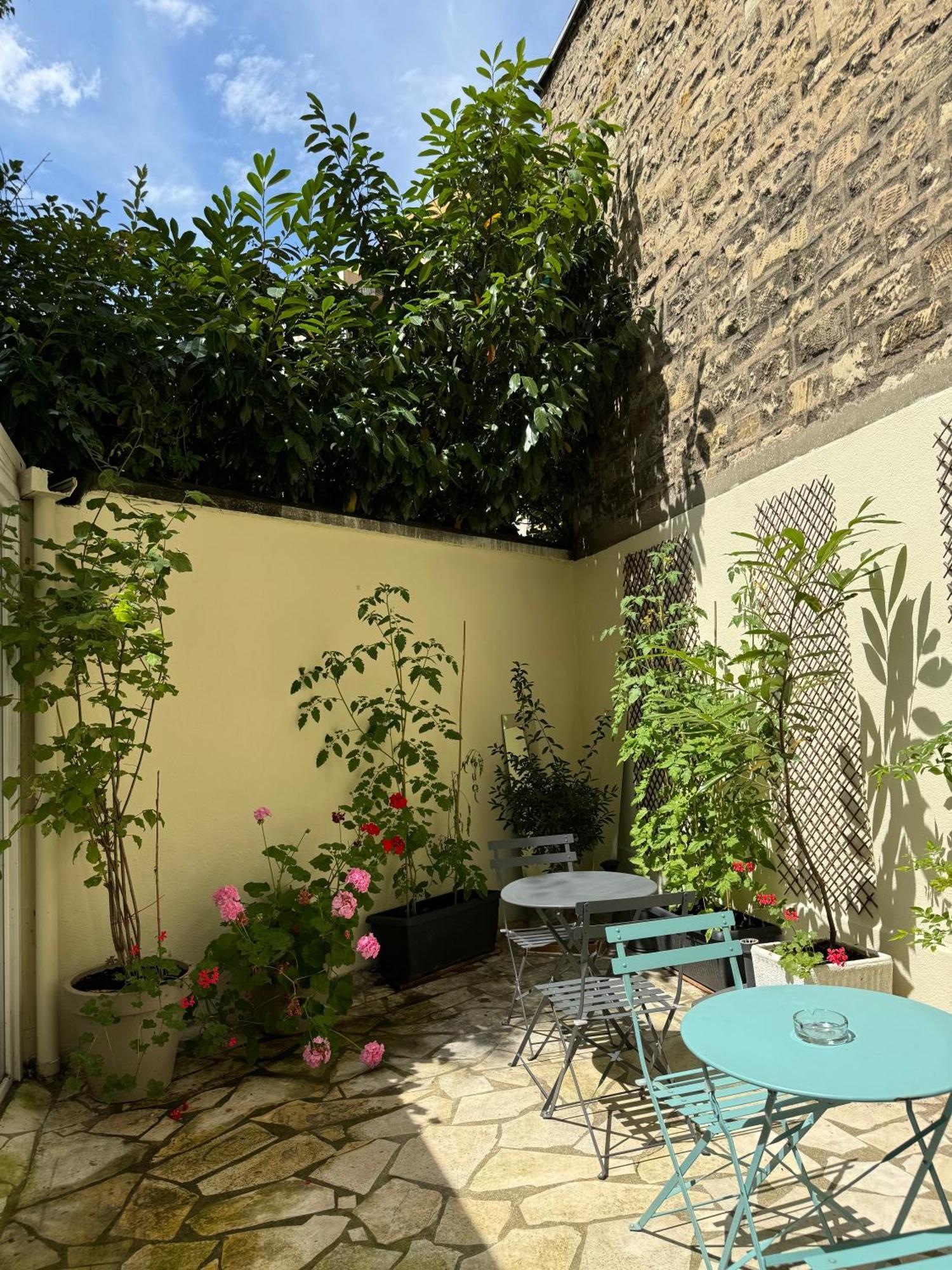 Hipotel Lilas Gambetta Paris Exteriör bild