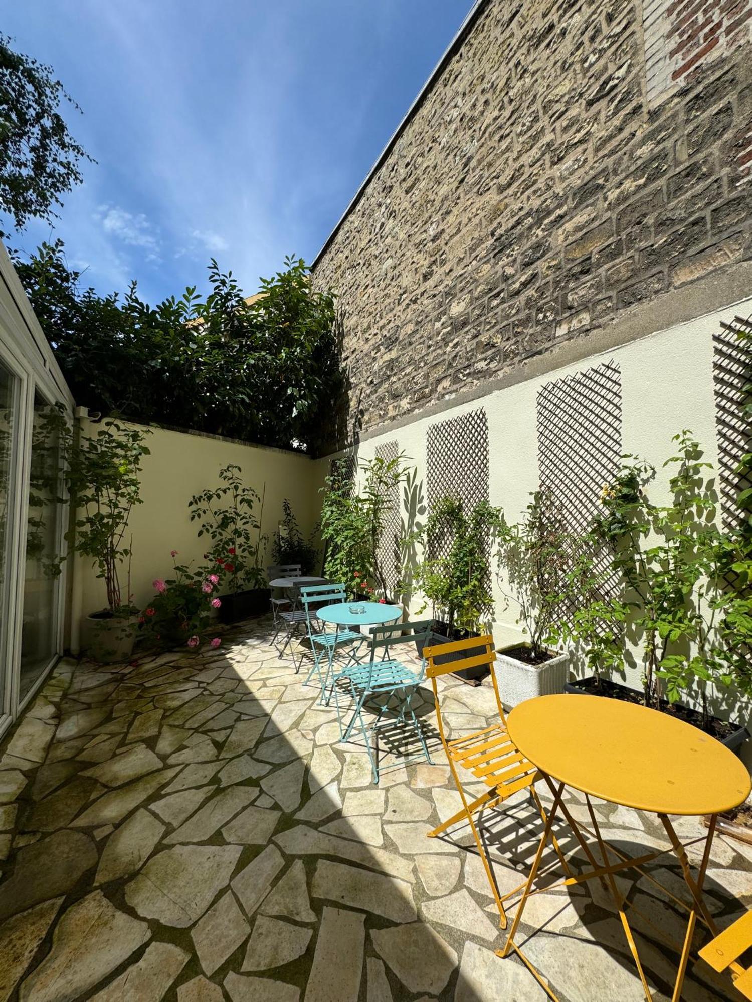 Hipotel Lilas Gambetta Paris Exteriör bild