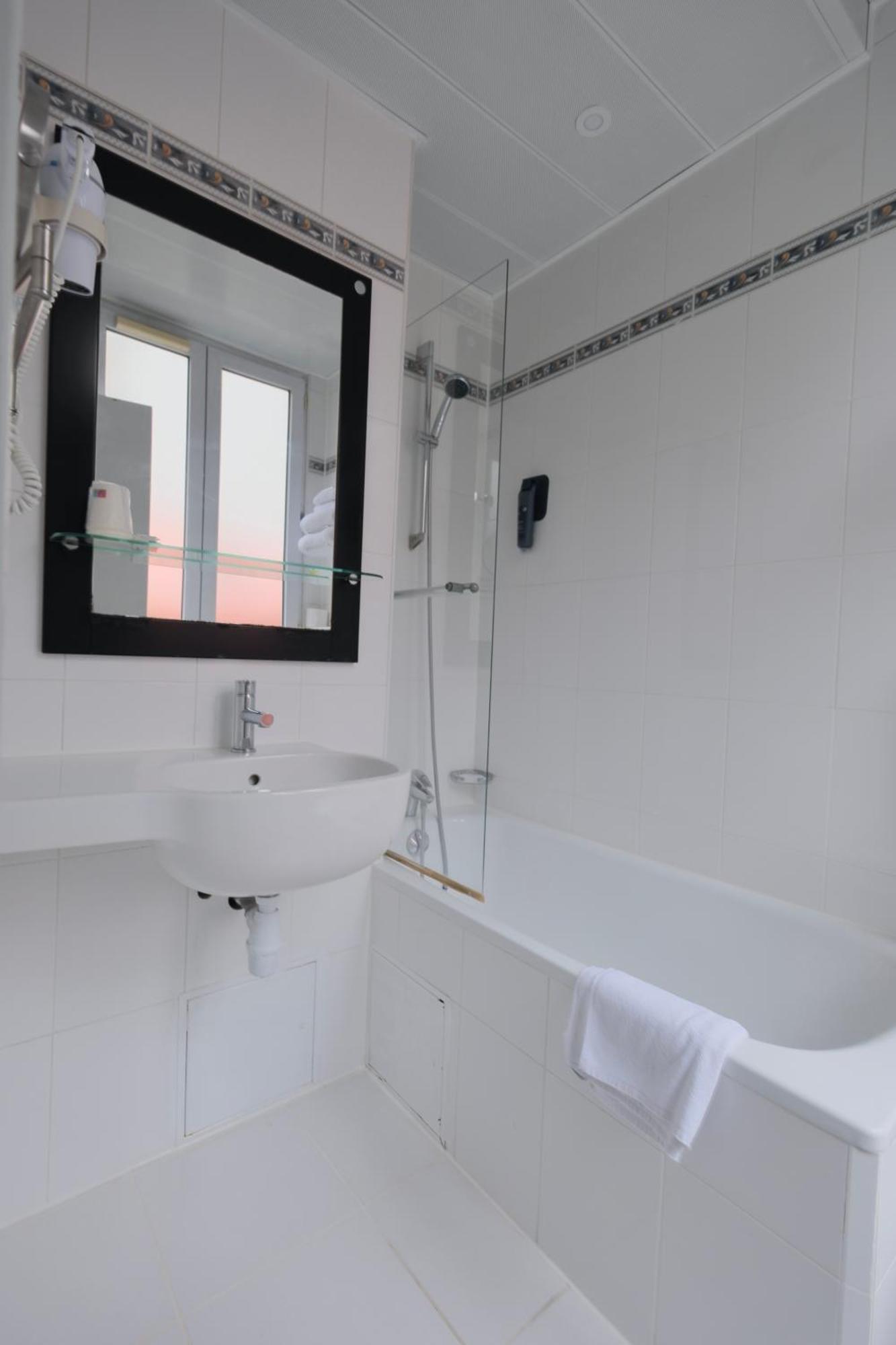 Hipotel Lilas Gambetta Paris Exteriör bild